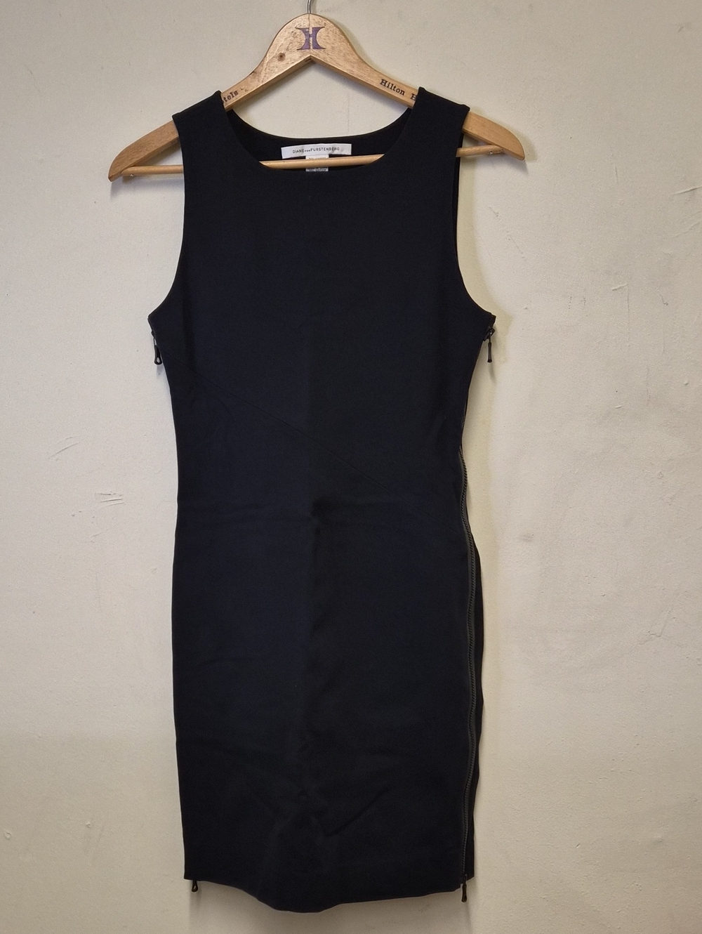 Diane Von Furstenberg Black Sleeveless Mini Dress Size 6